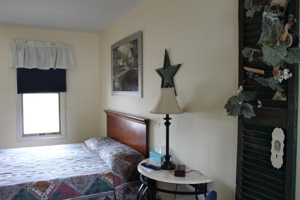 Northern Family Motel Потсдам Екстериор снимка