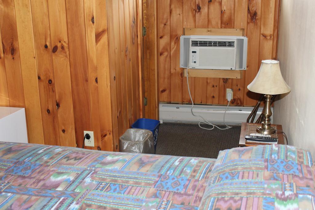 Northern Family Motel Потсдам Екстериор снимка