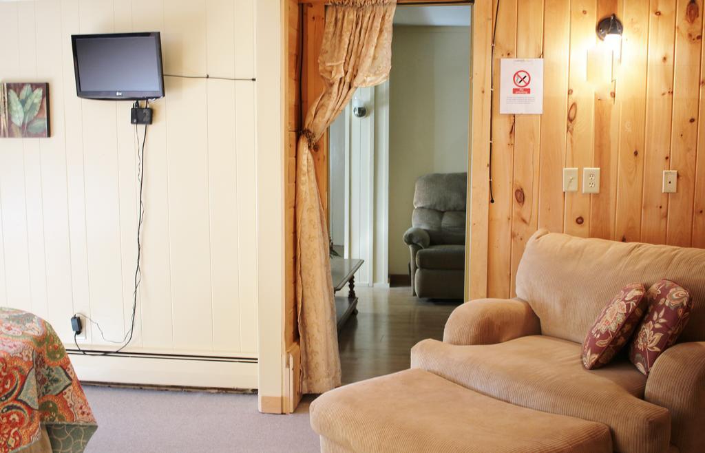 Northern Family Motel Потсдам Екстериор снимка